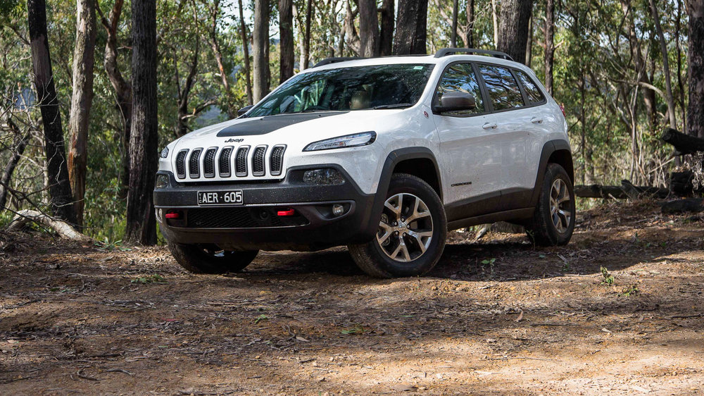 What are the engine specifications of a Jeep Cherokee?