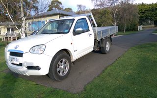 2010 Great Wall V240 (4?2) Review CarAdvice
