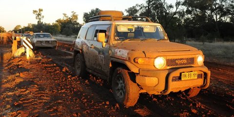 12073101_TOY_FJCruiser_towinglr.jpg