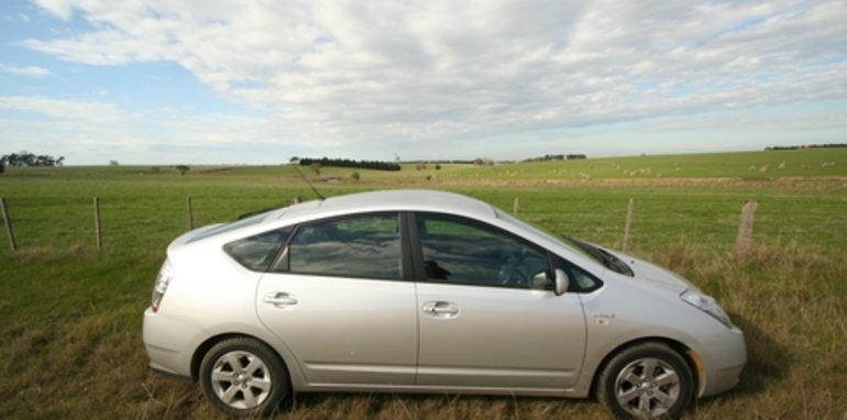 How does the honda civic hybrid compared to the prius #6