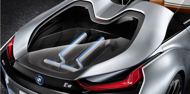 BMW i8 Spyder engine detail