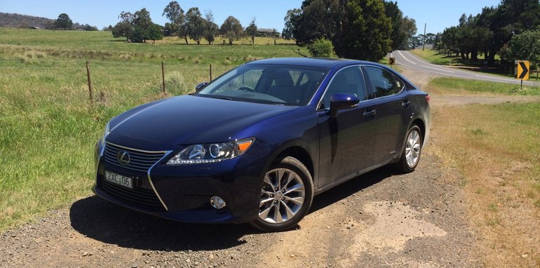 2014-Lexus-ES-Review-04