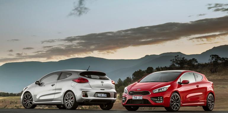 Kia pro_ceeâd GT (left) & GT-Tech (right).
