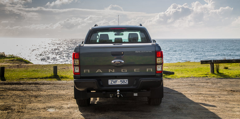 comparison between ford ranger and toyota hilux #4