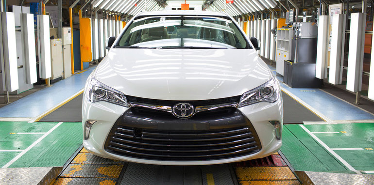 2015-toyta-camry-1