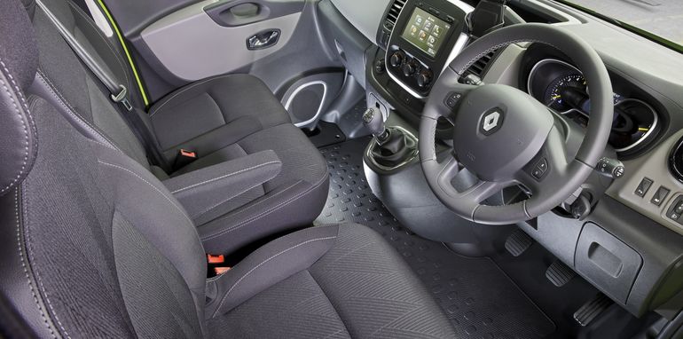 2015 Renault Trafic_22