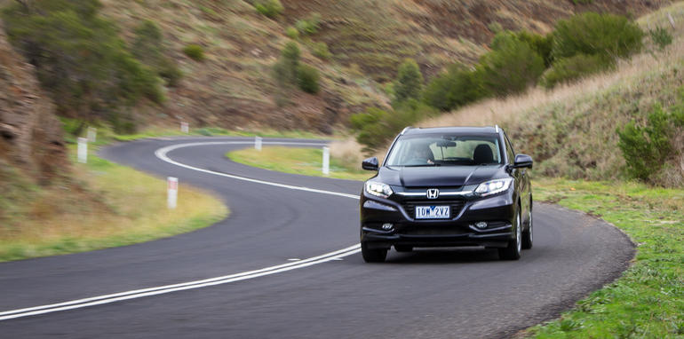 2015-honda-hrv-v-renault-captur-comparison-3