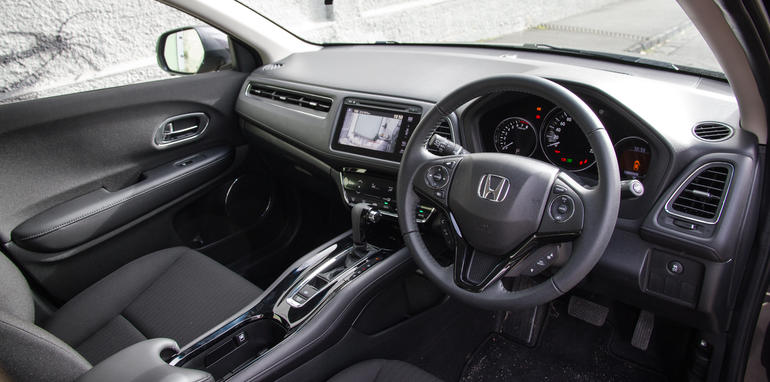 2015-honda-hrv-v-renault-captur-comparison-42