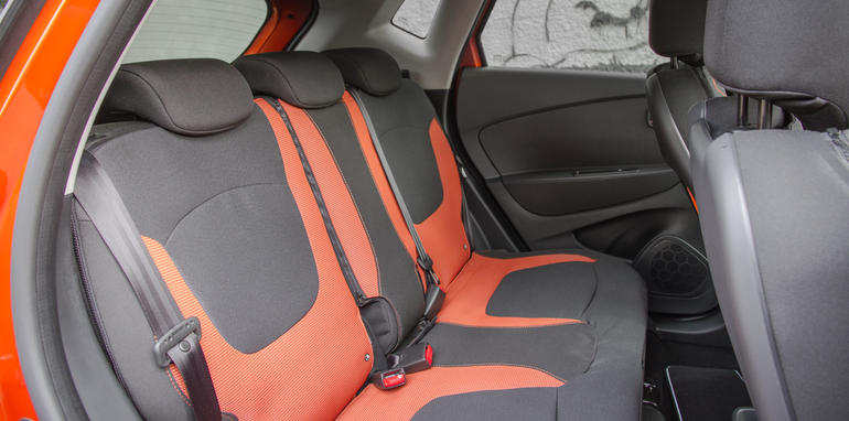 2015-honda-hrv-v-renault-captur-comparison-47