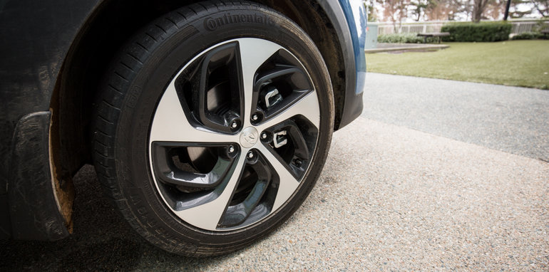 2015-RAV4-CX5-TUCSON-FORESTER-4-car-medium-suv-comparison-106