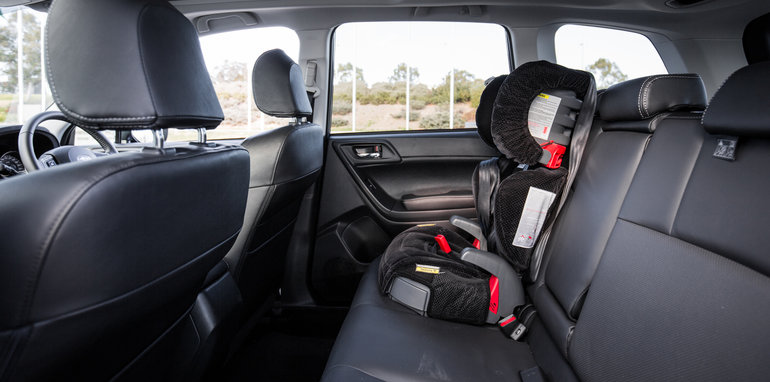 2015-RAV4-CX5-TUCSON-FORESTER-4-car-medium-suv-comparison-126