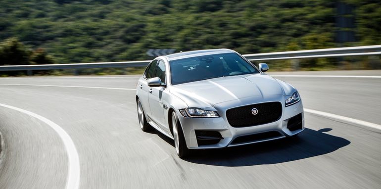 2016 Jaguar XF Review - 18