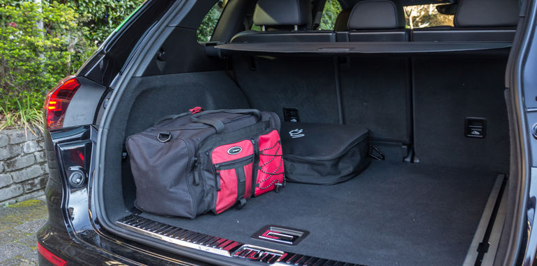 Porsche Cayenne v Range Rover Sport Hybrid Comparo-103