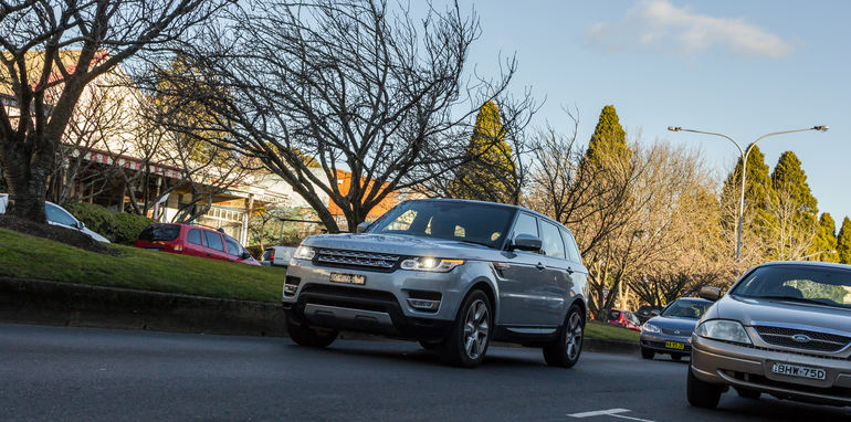 Porsche Cayenne v Range Rover Sport Hybrid Comparo-111