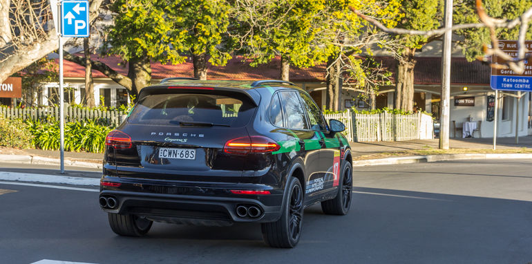 Porsche Cayenne v Range Rover Sport Hybrid Comparo-112
