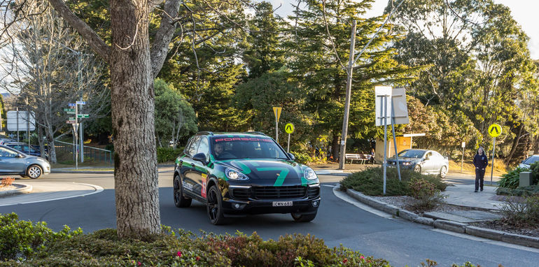 Porsche Cayenne v Range Rover Sport Hybrid Comparo-114