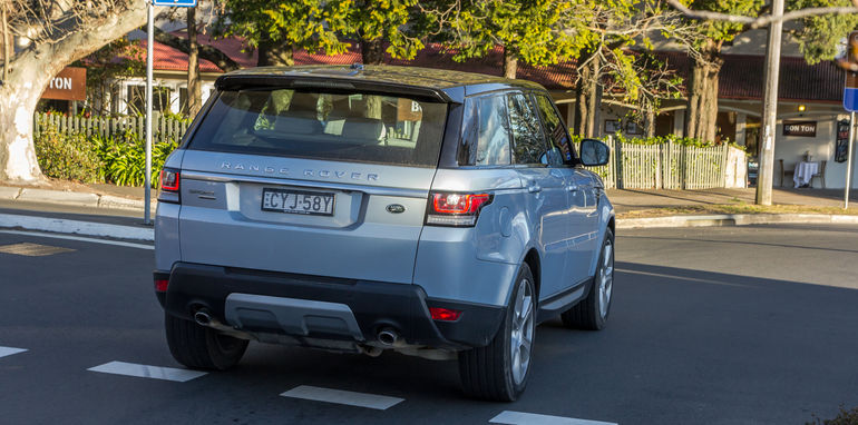 Porsche Cayenne v Range Rover Sport Hybrid Comparo-115