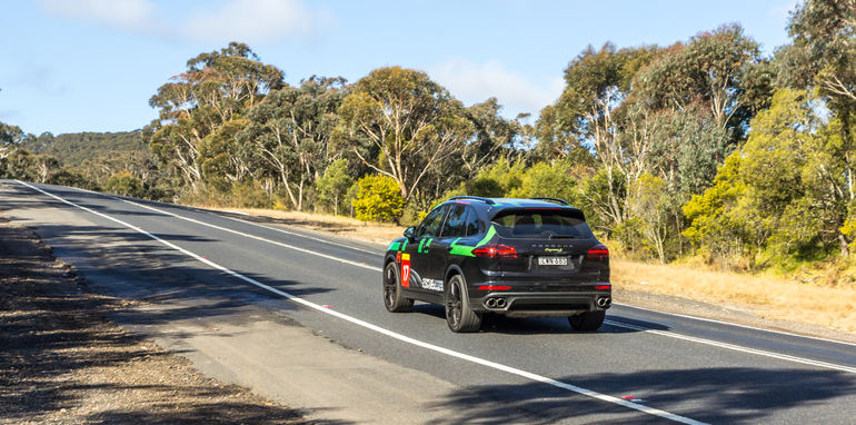 Porsche Cayenne v Range Rover Sport Hybrid Comparo-29