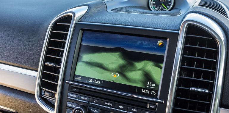 Porsche Cayenne v Range Rover Sport Hybrid Comparo-37