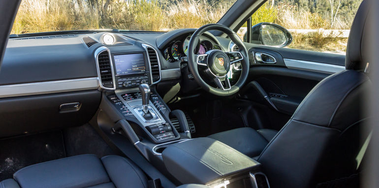 Porsche Cayenne v Range Rover Sport Hybrid Comparo-51