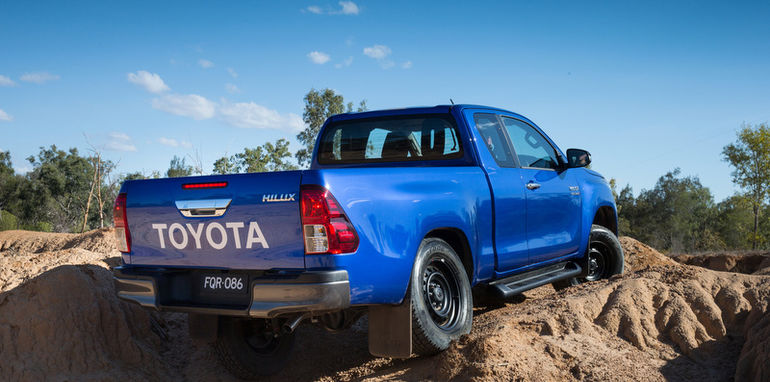 2015 Toyota HiLux 4x4 SR extra cab