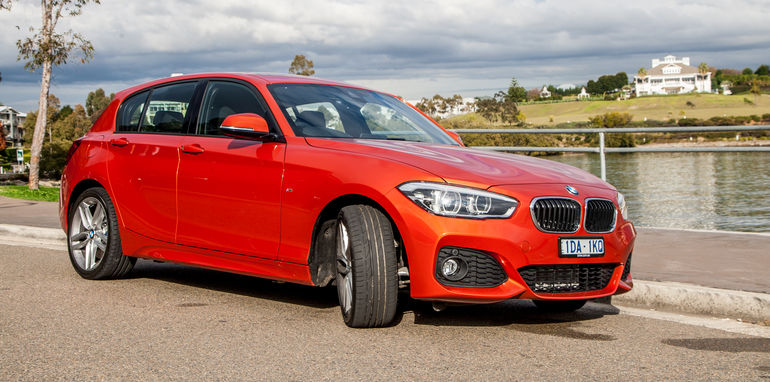 2015-bmw-125i-v-mercedes-benz-A250-thể thao-ngoài-56
