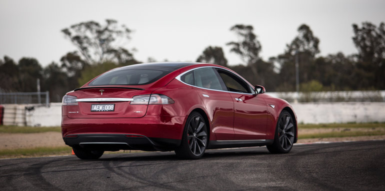 2015-tesla-model-S-p85D-v-v8-supercar-v-walkinshaw-w507-race-57