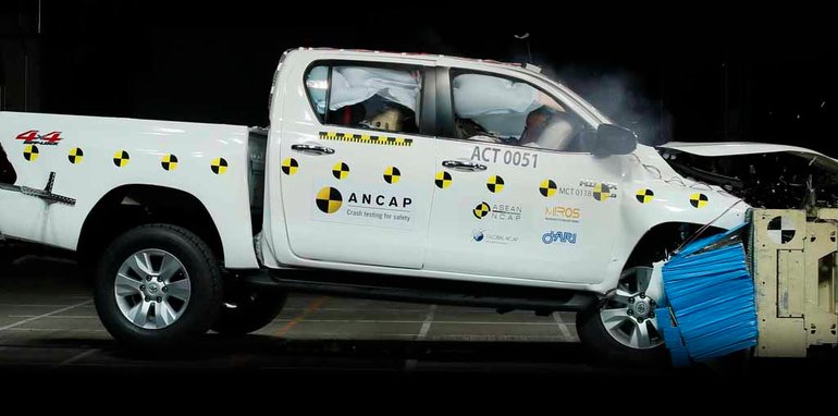 2016_toyota_hilux_ancap