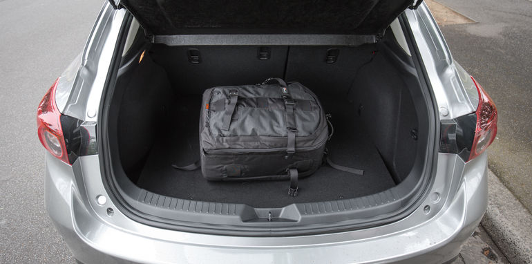 2015-ford-focus-v-mazda3-hatch-comparison-35