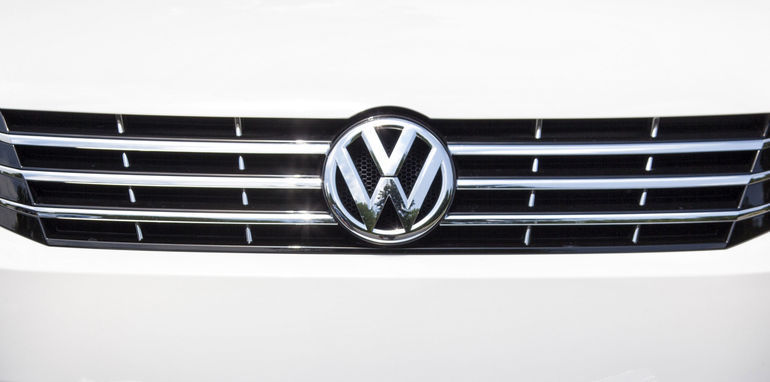 volkswagen-passat-grille