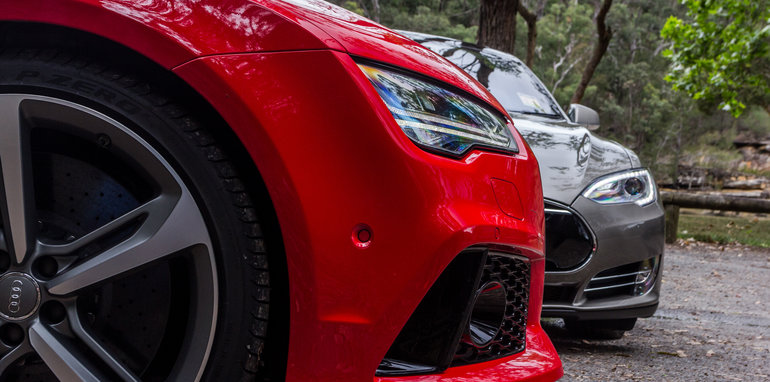 2015 Tesla Model S P85D v 2015 Audi RS7-11