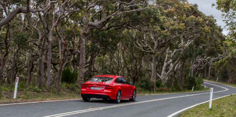 2015 Tesla Model S P85D v 2015 Audi RS7-117