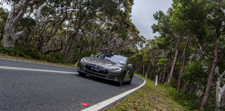 2015 Tesla Model S P85D v 2015 Audi RS7-122