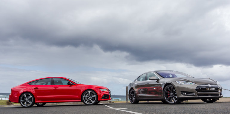 2015 Tesla Model S P85D v 2015 Audi RS7-136