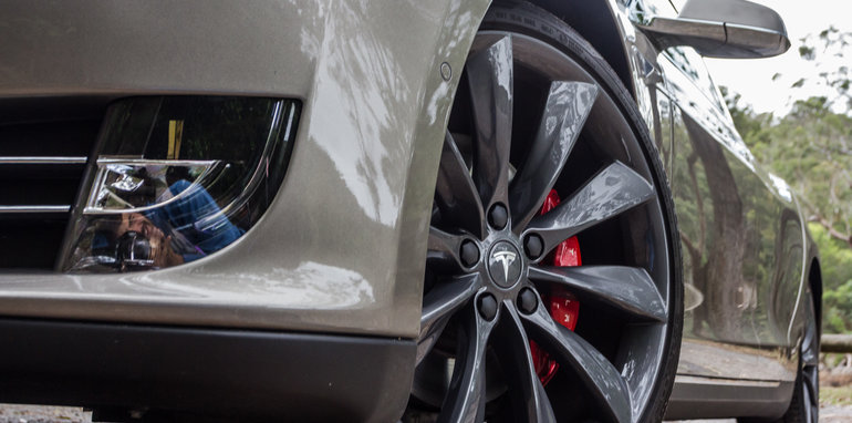 2015 Tesla Model S P85D v 2015 Audi RS7-21