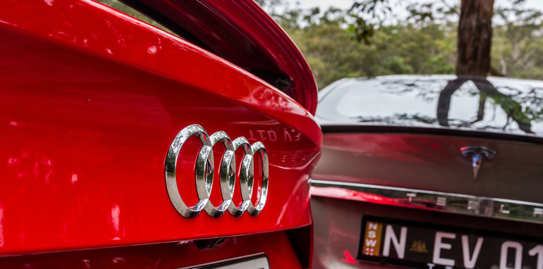 2015 Tesla Model S P85D v 2015 Audi RS7-34