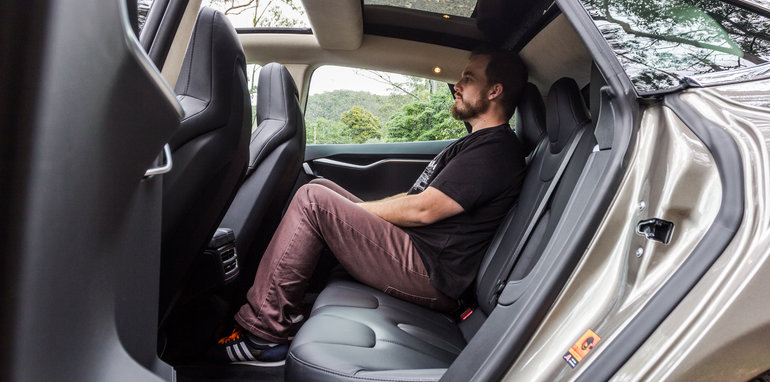 2015 Tesla Model S P85D v 2015 Audi RS7-86