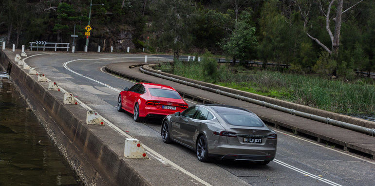 2015 Tesla Model S P85D v 2015 Audi RS7-99