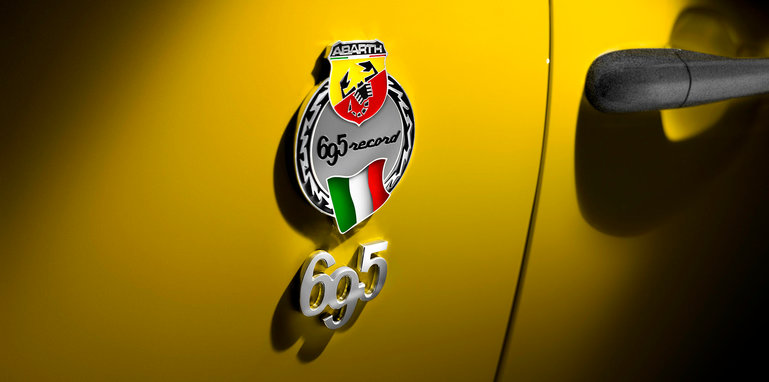 abarth-695-biposto-record-badge