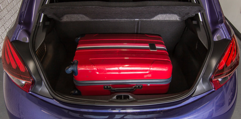 2016-peugeot-208-active-33