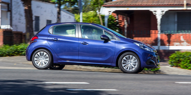 2016-peugeot-208-active-47