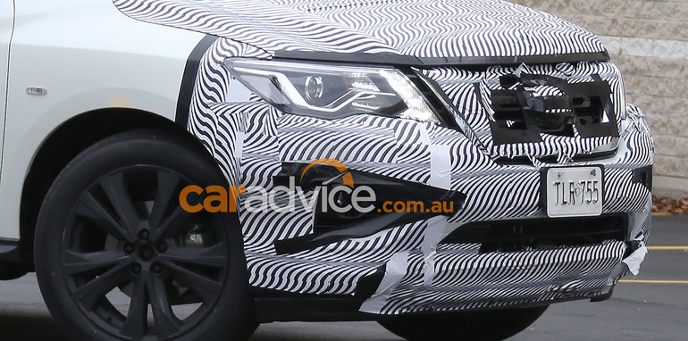 2016_nissan_pathfinder_spy-photos_02