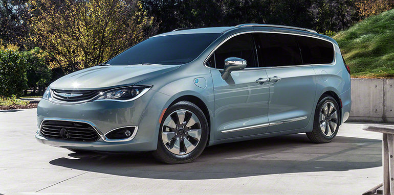 2016_chrysler_pacifica_overseas_11