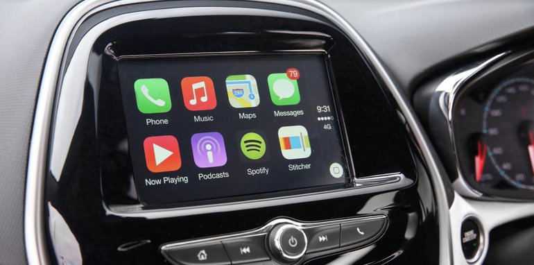 2016_holden_spark_05_carplay.jpg