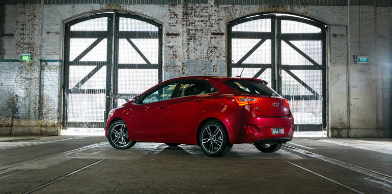 2016 Small Hatch Comparison Mazda 3 SP25 Astina V Volkswagen Golf 110TSI Highline V Hyundai i30 SR Premium-64