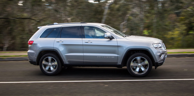 2016-jeep-grand-cherokee-volkswagen-touareg-comparison-60