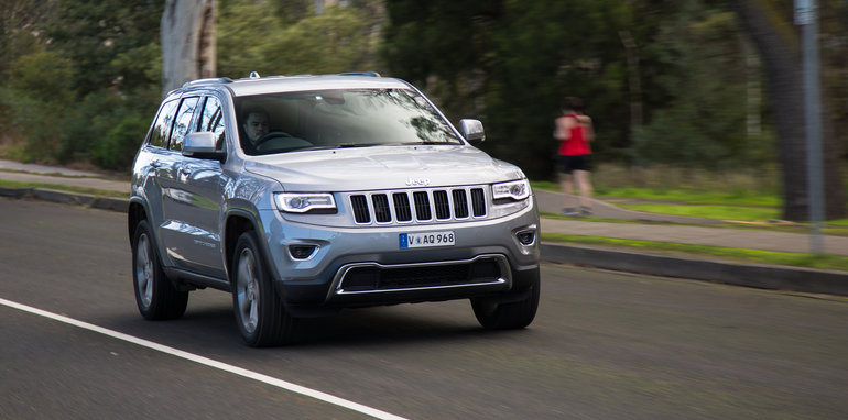 2016-jeep-grand-cherokee-volkswagen-touareg-comparison-61