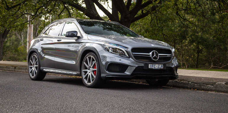 2016-mercedes-amg-gla45-grey-09