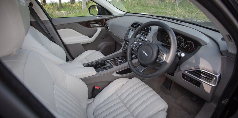 Jaguar F-Pace - Portfolio 30d - 16