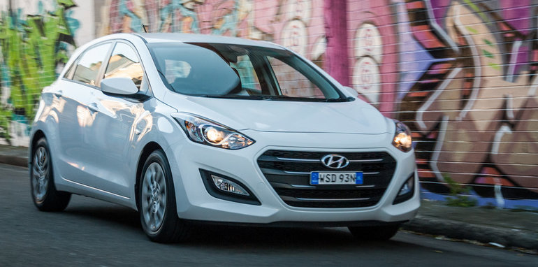 2016-hyundai-i30-active-v-2016-kia-cerato-s-47